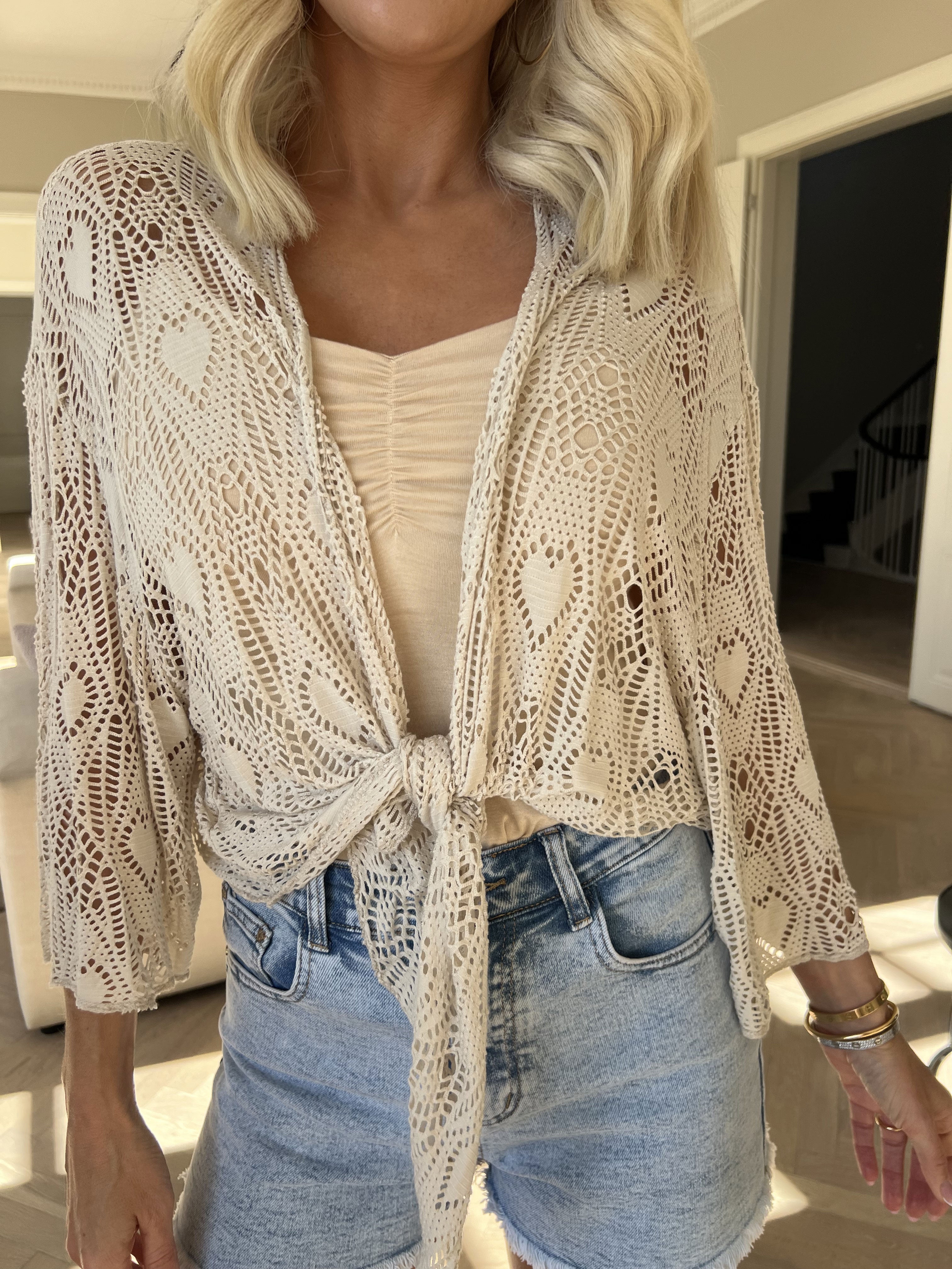 Elly - Let cardigan i viskose med hulmønster